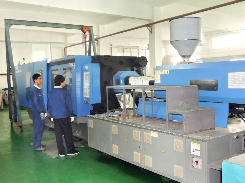 600T注塑机(1).jpg 600T注塑机(1).jpg