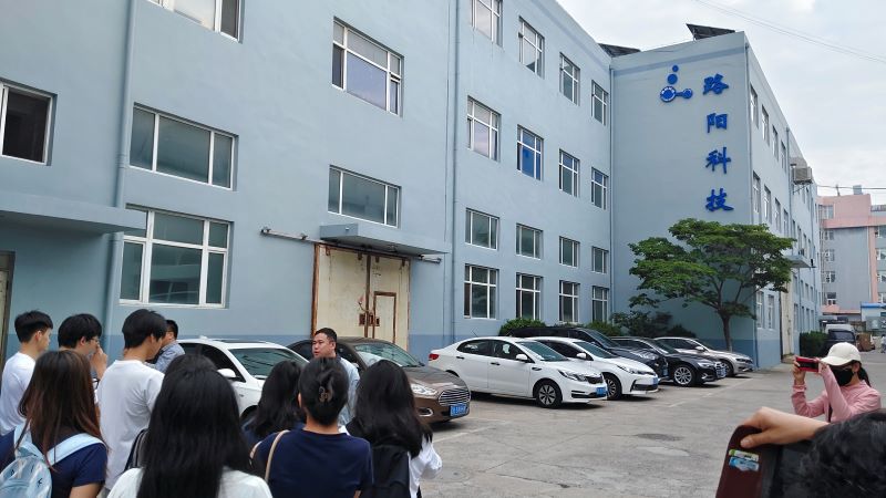 Students majoring in polymer science from Dalian University of Technology visited Lu Yang Technology for study and learning